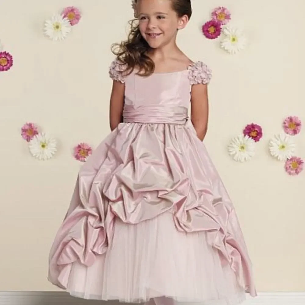 Joan Calabrese Girls formal dress in white aged 7